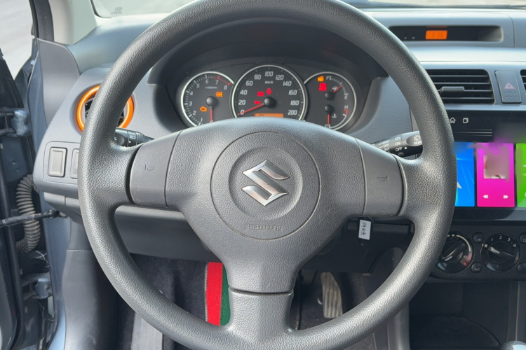 铃木 雨燕 2016款 1.5L 自动时尚型酷玩版局部细节13