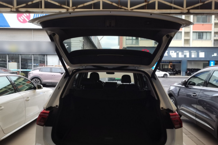 大众 途观L 2024款 330TSI 自动两驱R-Line越享版机舱底盘23