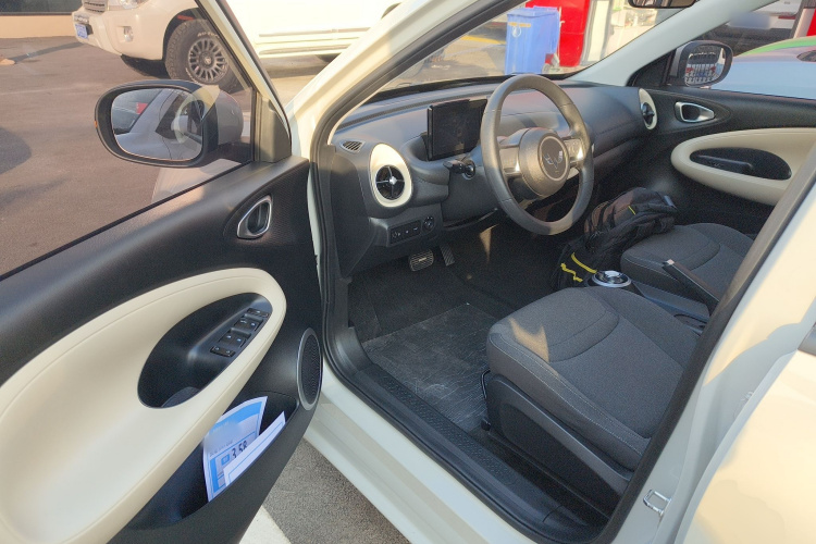 五菱汽车 五菱缤果 2023款 203km 轻享款中控内饰7003