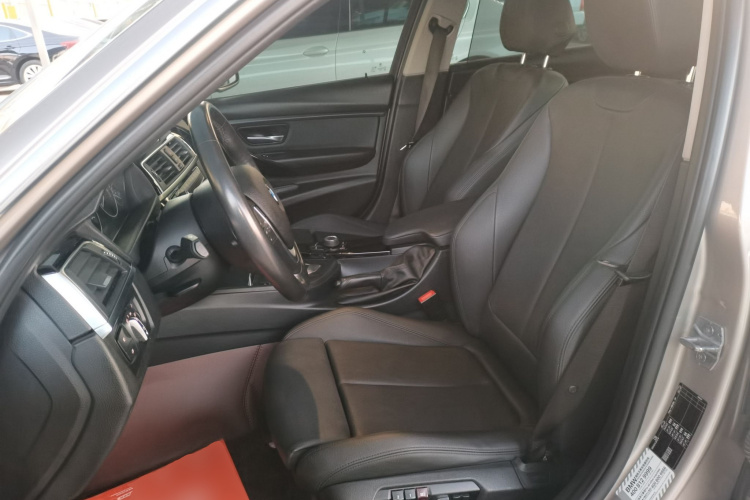 宝马3系 2018款 320Li 时尚型中控内饰19