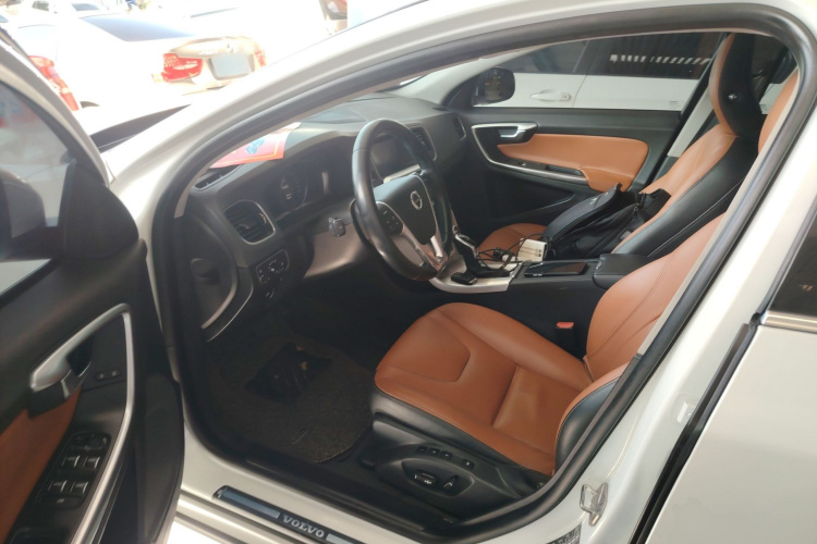 沃尔沃S60 2018款 S60L T3 智进进取版中控内饰7003