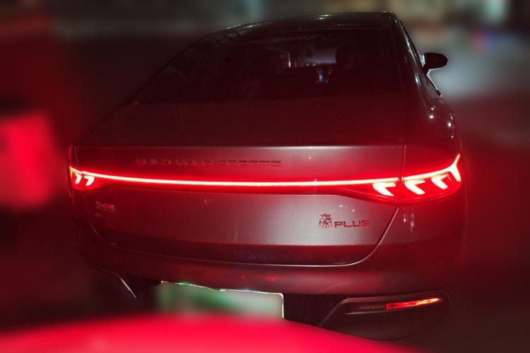 比亚迪 秦PLUS 2021款 EV 500KM 尊贵型车身外观6