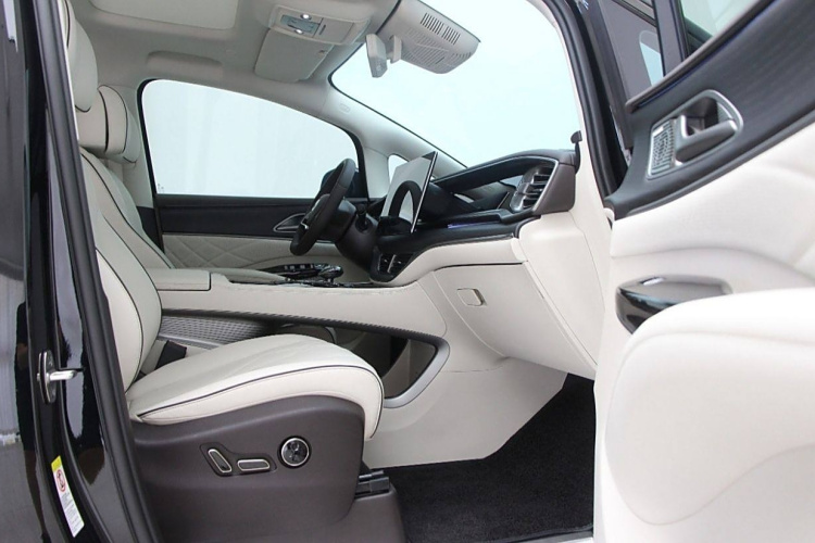 腾势D9 2024款 DM-i 980 四驱尊荣型中控内饰7006