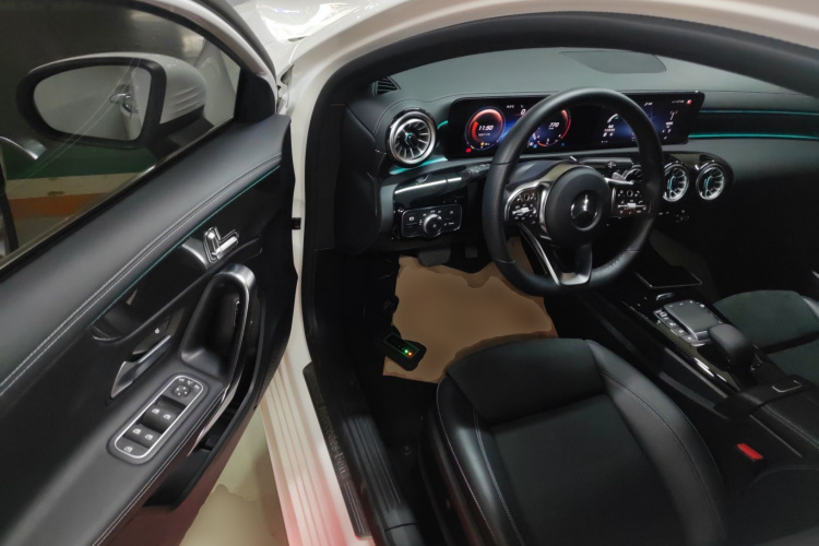 奔驰A级 2022款 改款三 A 200 L 运动轿车时尚型中控内饰20