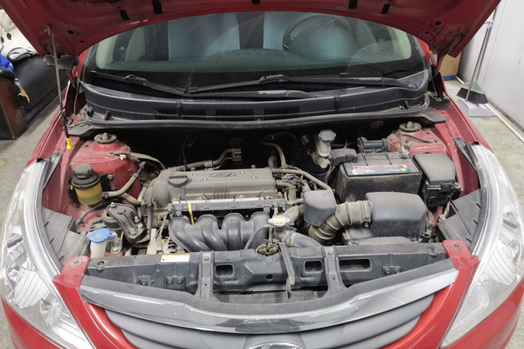 现代 瑞纳 2010款 三厢 1.4L 手动舒适型GS机舱底盘24