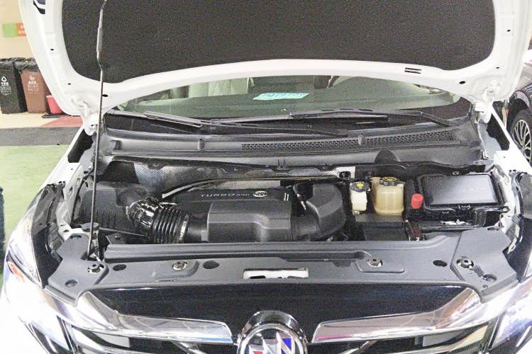 别克GL8 2023款 陆上公务舱 舒适型机舱底盘24