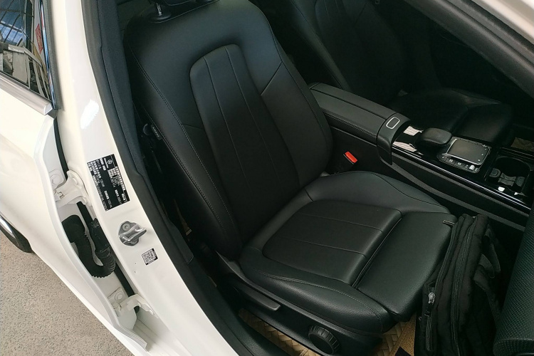 奔驰A级 2020款 改款 A 200 L 运动轿车动感型局部细节41