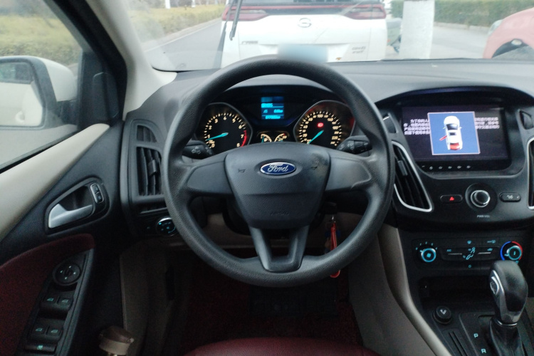 福特 福克斯 2015款 三厢 1.6L 自动舒适型中控内饰13