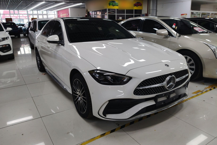 奔驰C级 2023款 C 260 L 运动版车身外观3