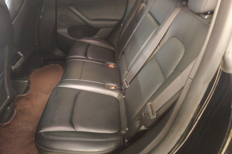 特斯拉 Model Y 2022款 改款 长续航全轮驱动版中控内饰7004