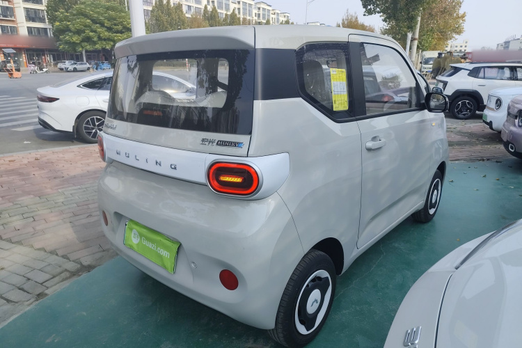 五菱汽车 宏光MINIEV 2024款 第三代 215km 青春版车身外观7