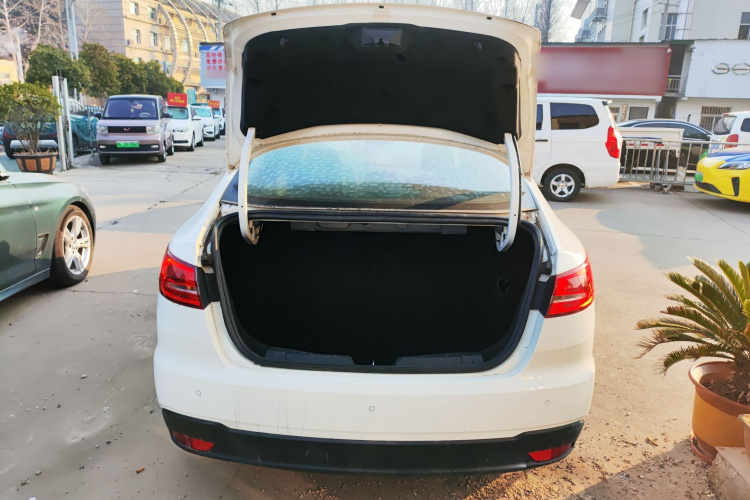 福特 福睿斯 2019款 改款 1.5L 手动质享型 国VI机舱底盘23