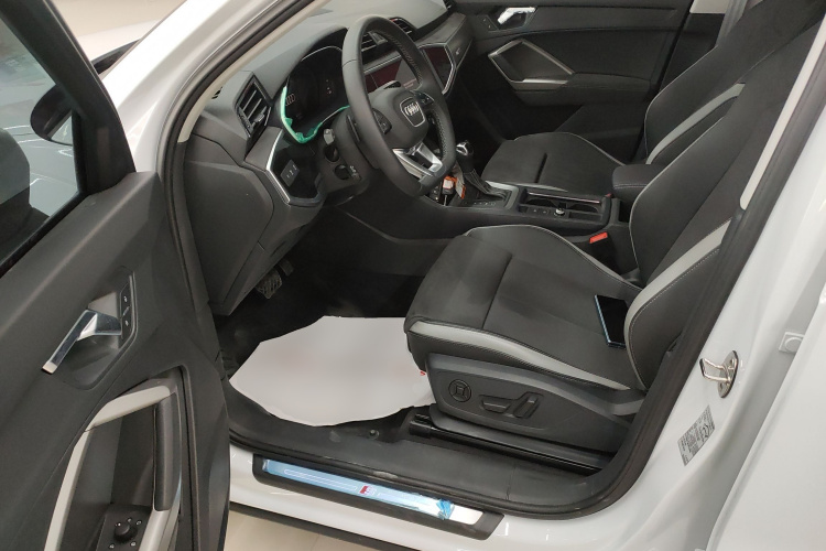 奥迪Q3 2023款 35 TFSI 时尚动感型（1.5T）中控内饰7003