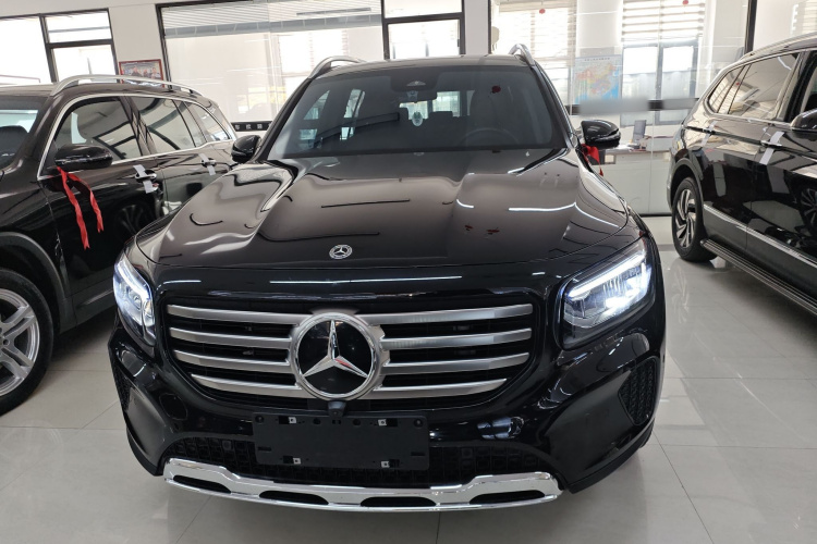 奔驰GLB 2024款 改款 GLB 220 时尚型车身外观2