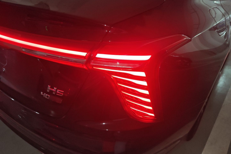 红旗H5 2024款 2.0T 自动智联旗畅版车身外观6006