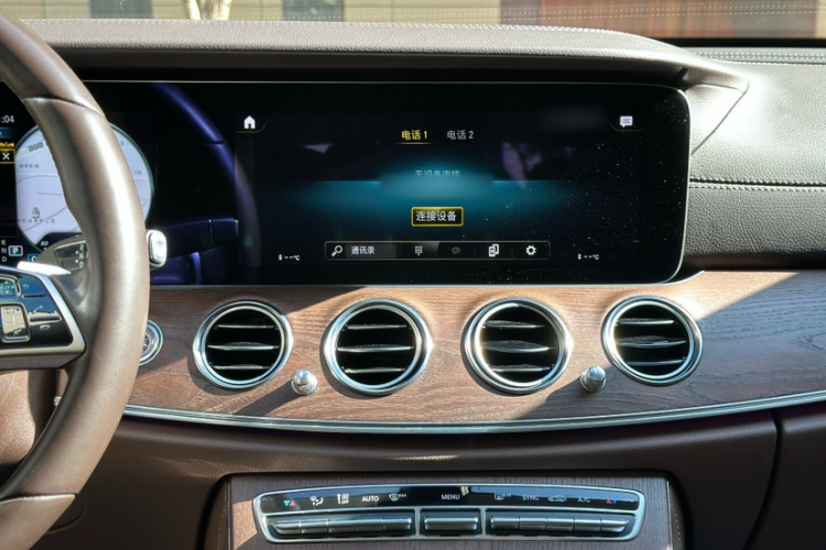 奔驰E级 2023款 改款 E 300 L 时尚型中控内饰7015