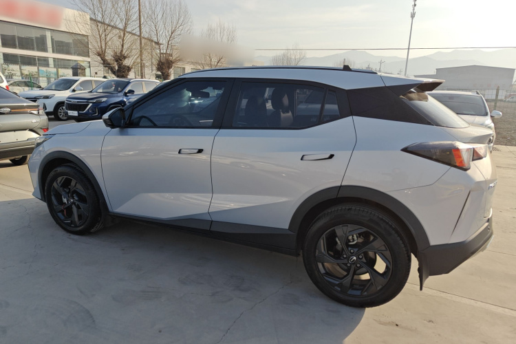 广汽传祺 传祺GS3 2023款 影速 270T 劲享版车身外观4