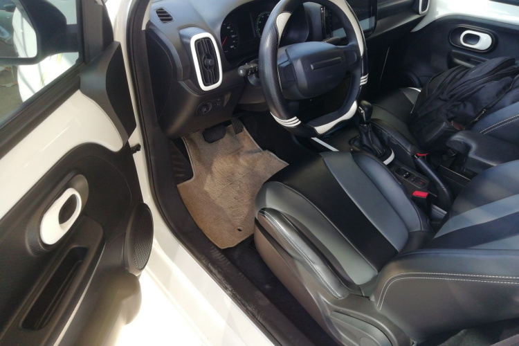 荣威 科莱威CLEVER 2022款 311km元气啵啵版中控内饰20