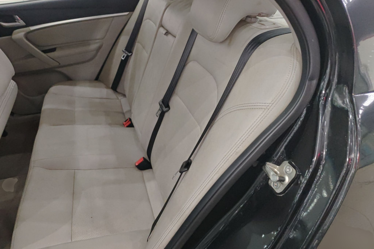 吉利汽车 帝豪 2015款 三厢 1.5L 手动向上版中控内饰21