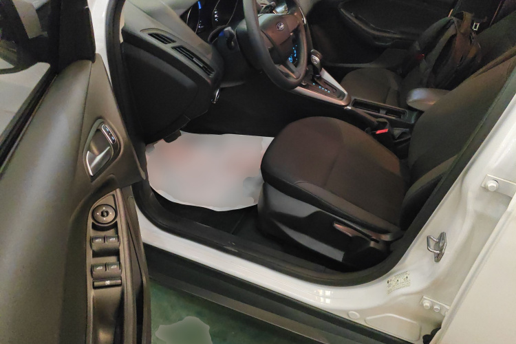 福特 福克斯 2015款 两厢 1.6L 自动舒适型中控内饰20