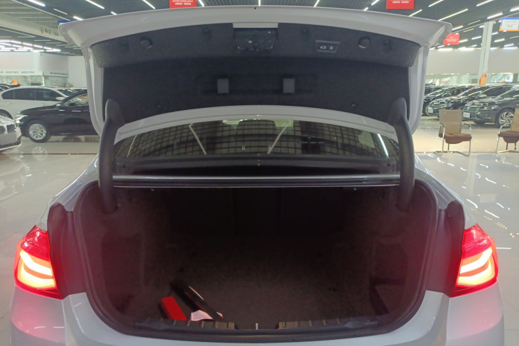 宝马3系 2019款 320Li 时尚型机舱底盘23