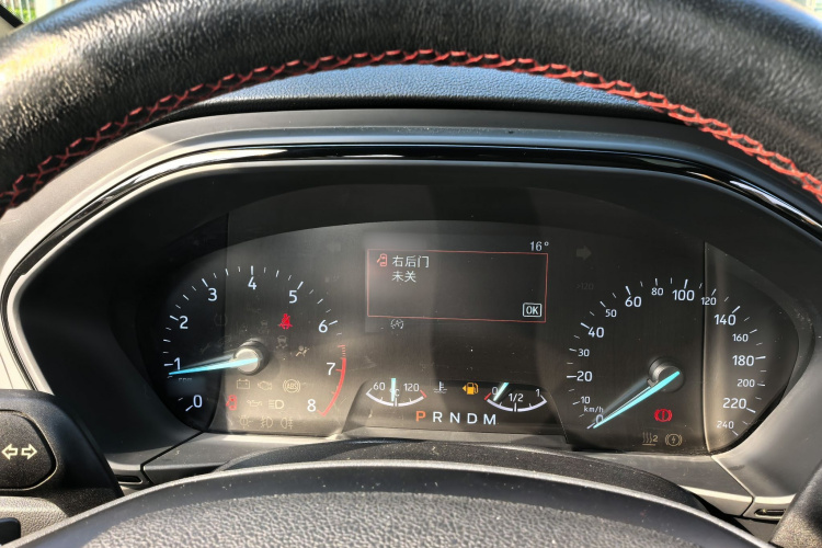 福特 福克斯 2020款 三厢 EcoBoost 180 自动ST Line中控内饰7011