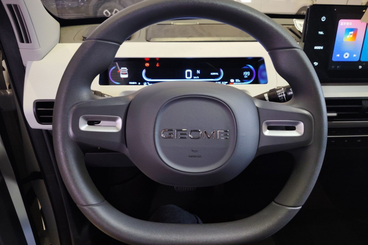 吉利银河 2024款 熊猫mini 200km 耐力熊中控内饰13