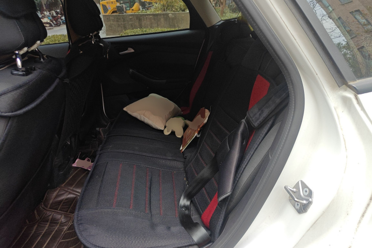 福特 福克斯 2018款 两厢经典 1.6L 自动舒适型智行版中控内饰21