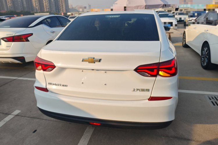 雪佛兰 科鲁泽 2022款 320 自动悦享天窗版车身外观6004