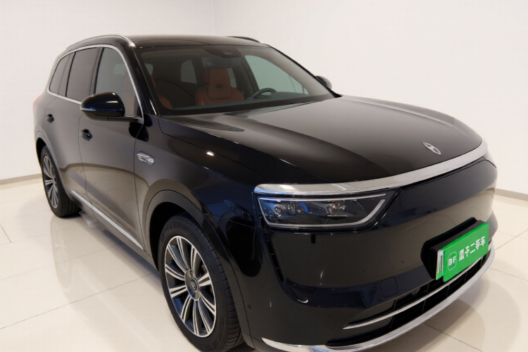 鸿蒙智行 问界M8 2025款 增程 Max+版 53.4kWh 6座版车身外观3