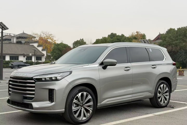 星途揽月 2024款 国际版 400T 四驱星尊 7座车身外观1