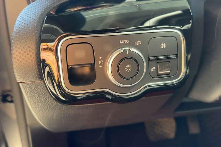 奔驰A级 2021款 A 200 L 运动轿车时尚型局部细节9002