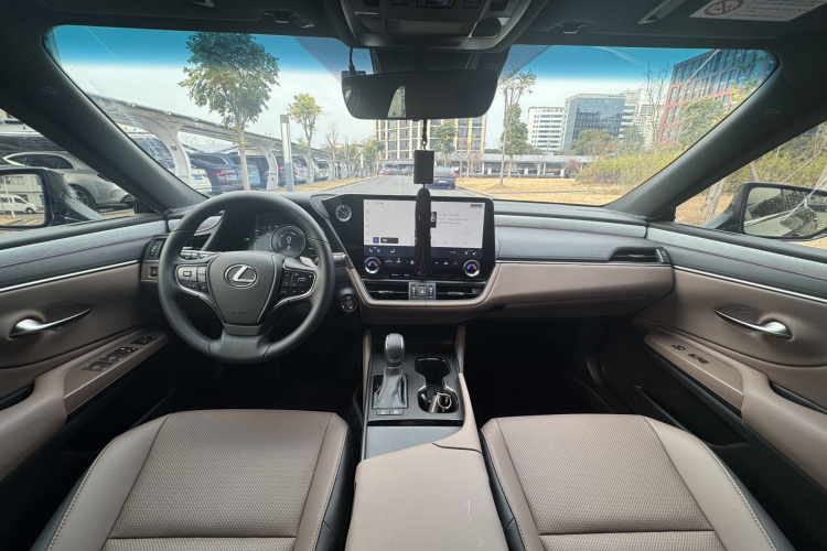 雷克萨斯ES 2025款 300h 臻享版中控内饰7001