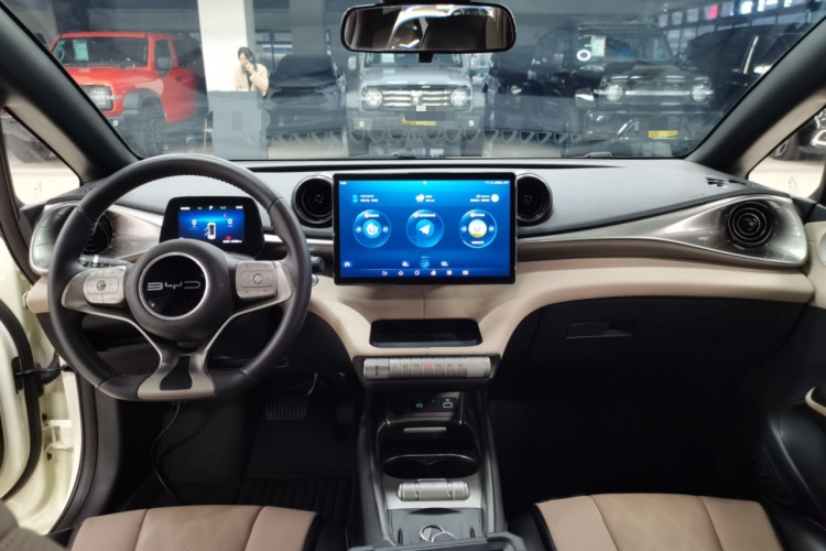 比亚迪 海豚 2024款 荣耀版 420km 时尚版中控内饰7002