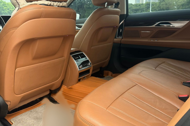 宝马7系 2018款 730Li 领先型 卓越套装中控内饰7009