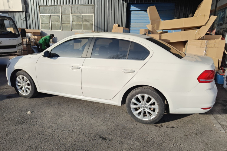 大众 朗逸 2017款 1.6L 手动舒适版车身外观4