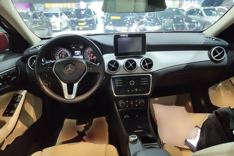 奔驰GLA 2016款 GLA 200 时尚型中控内饰7002