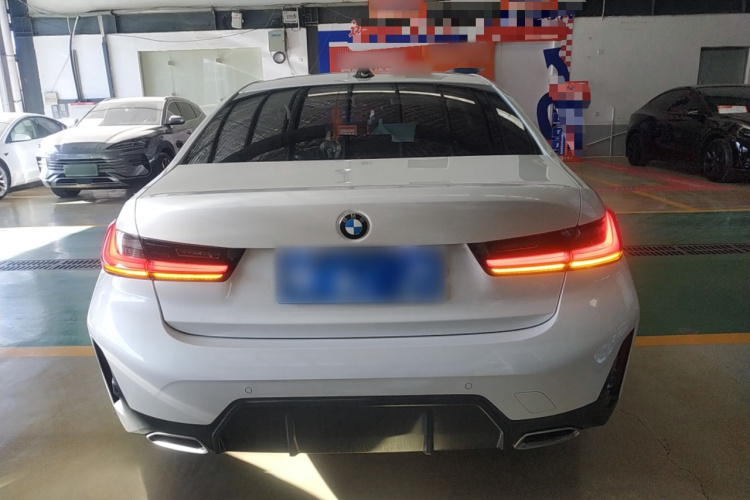 宝马3系 2023款 325i M运动套装车身外观6004