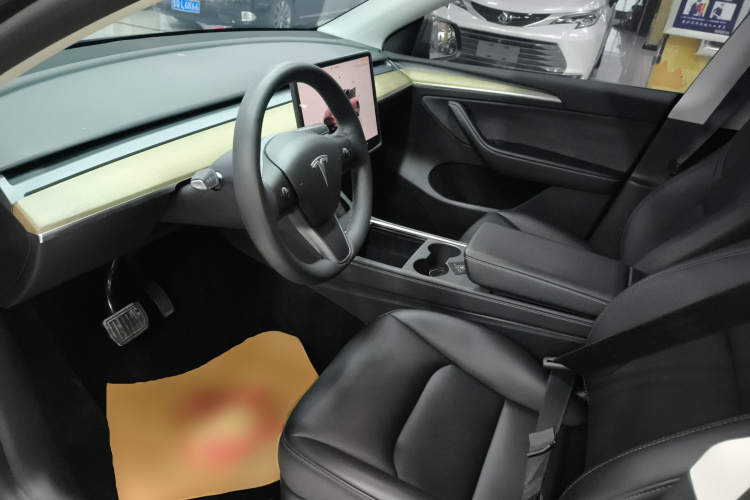 特斯拉 Model Y 2022款 改款 后轮驱动版中控内饰7003