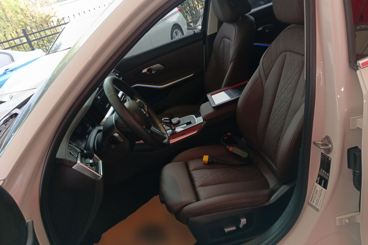 宝马3系 2022款 325Li M运动套装中控内饰19