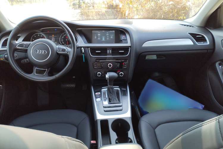 奥迪A4L 2016款 35 TFSI 典藏版 自动标准型中控内饰7002