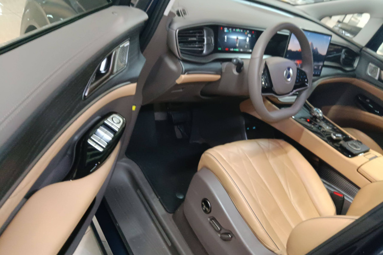 腾势D9 2022款 EV 600 四驱旗舰型中控内饰20