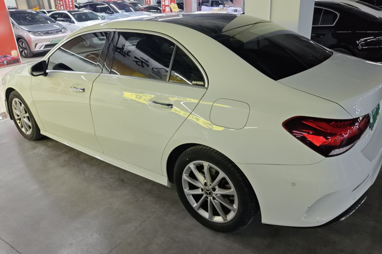 奔驰A级 2021款 A 200 L 运动轿车时尚型车身外观4