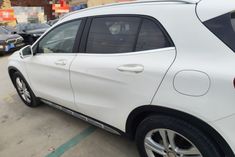 奔驰GLA 2015款 GLA 200 动感型车身外观4