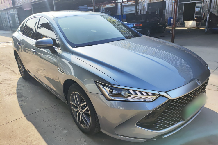 比亚迪 秦PLUS 2023款  冠军版 DM-i 120KM超越型车身外观3