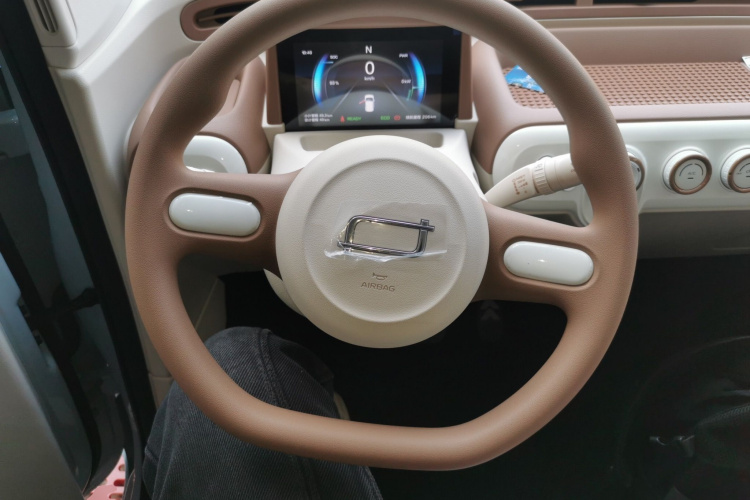 奔腾小马 2026款 222km 炫彩马中控内饰13