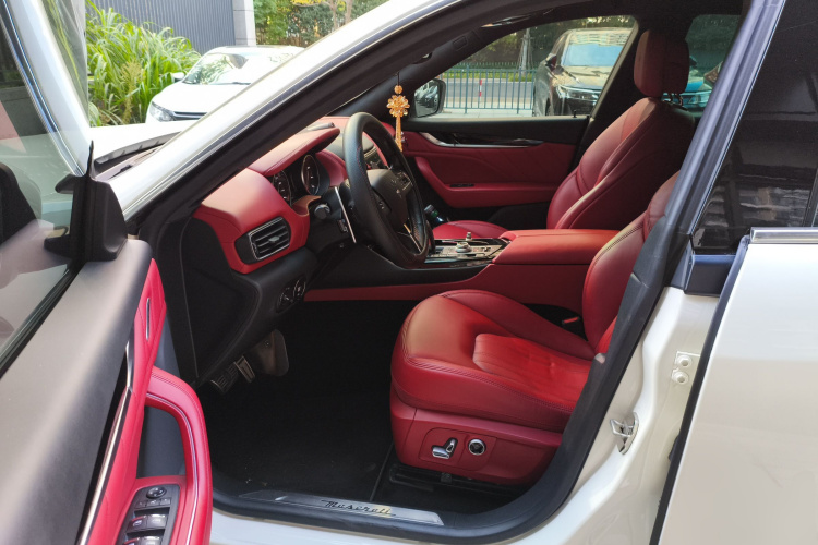 玛莎拉蒂 Levante 2022款 2.0T GT锋芒版中控内饰20