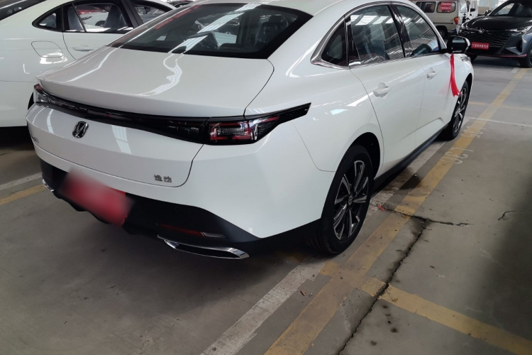 长安 逸动 2025款 蓝鲸 1.5T 500Bar尊贵型车身外观6003