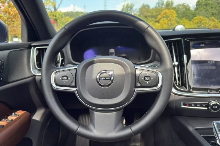 沃尔沃S60 2023款 B4 智逸豪华版中控内饰7008