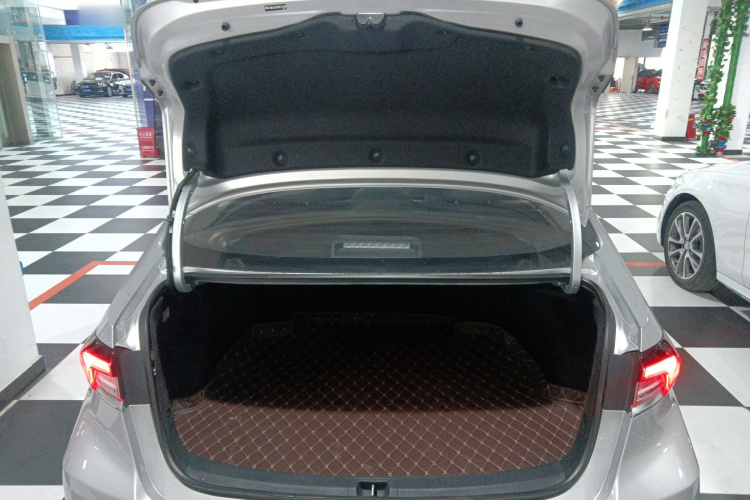 丰田 卡罗拉 2021款 双擎 1.8L E-CVT精英版机舱底盘23